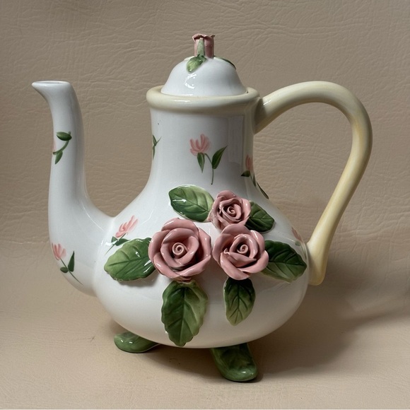 Vintage Home Interiors
Victorian Rose Garden Hand
Painted Teapot - Picture 6 of 6